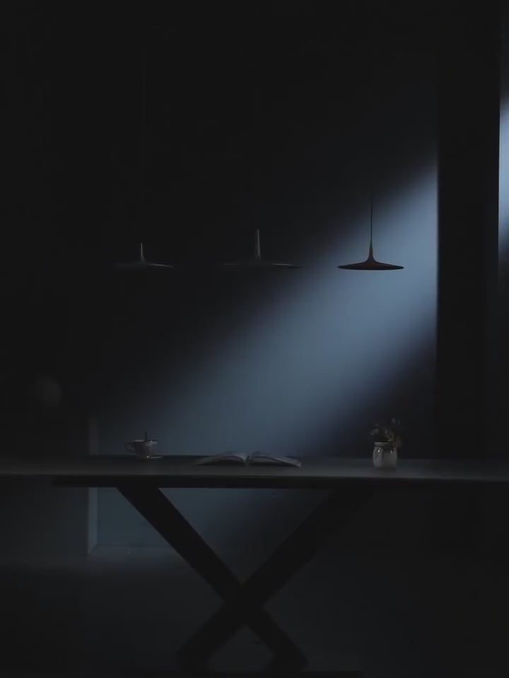 דוצ'ה ורוד אפור – סרטון, סופרלייט
